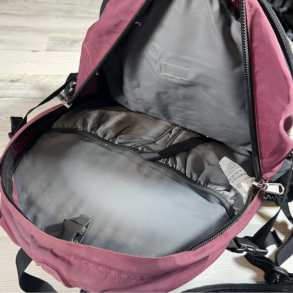 The North Face Recon Pink Black Backpack Outdoor Travel Hiking School (2) - Picture 5 of 6